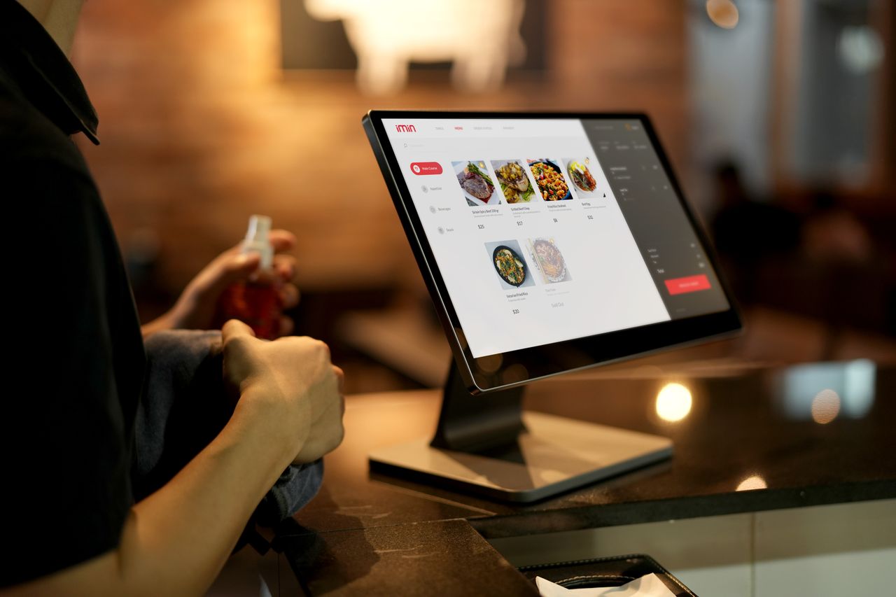Kitchen Display System: How It Works and Why Takeaways Need One